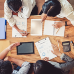 Integração entre marketing e vendas para crescimento empresarial.
