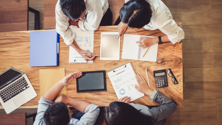 Integração entre marketing e vendas para crescimento empresarial.